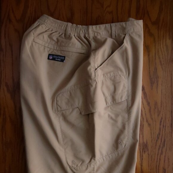 Green Bay Packers Khaki Cargo Shorts (M) SOFT!! 🏈 - Picture 6 of 7